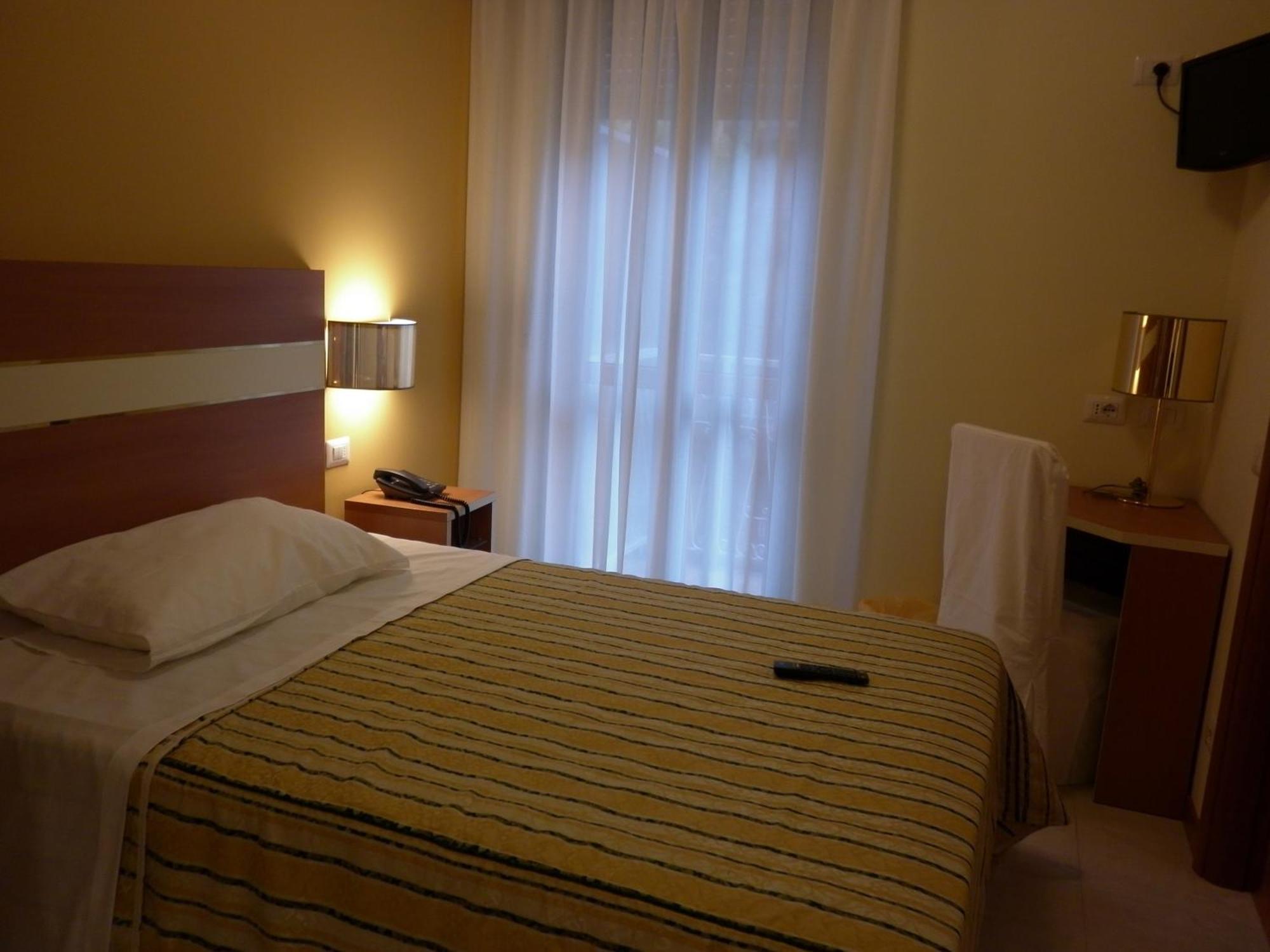 Hotel Gf Cesano Boscone Ngoại thất bức ảnh