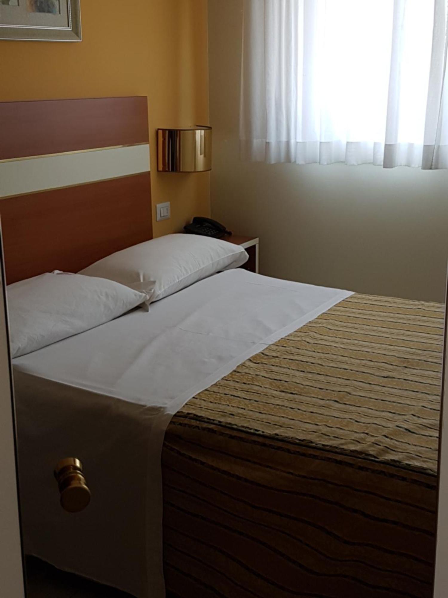 Hotel Gf Cesano Boscone Ngoại thất bức ảnh