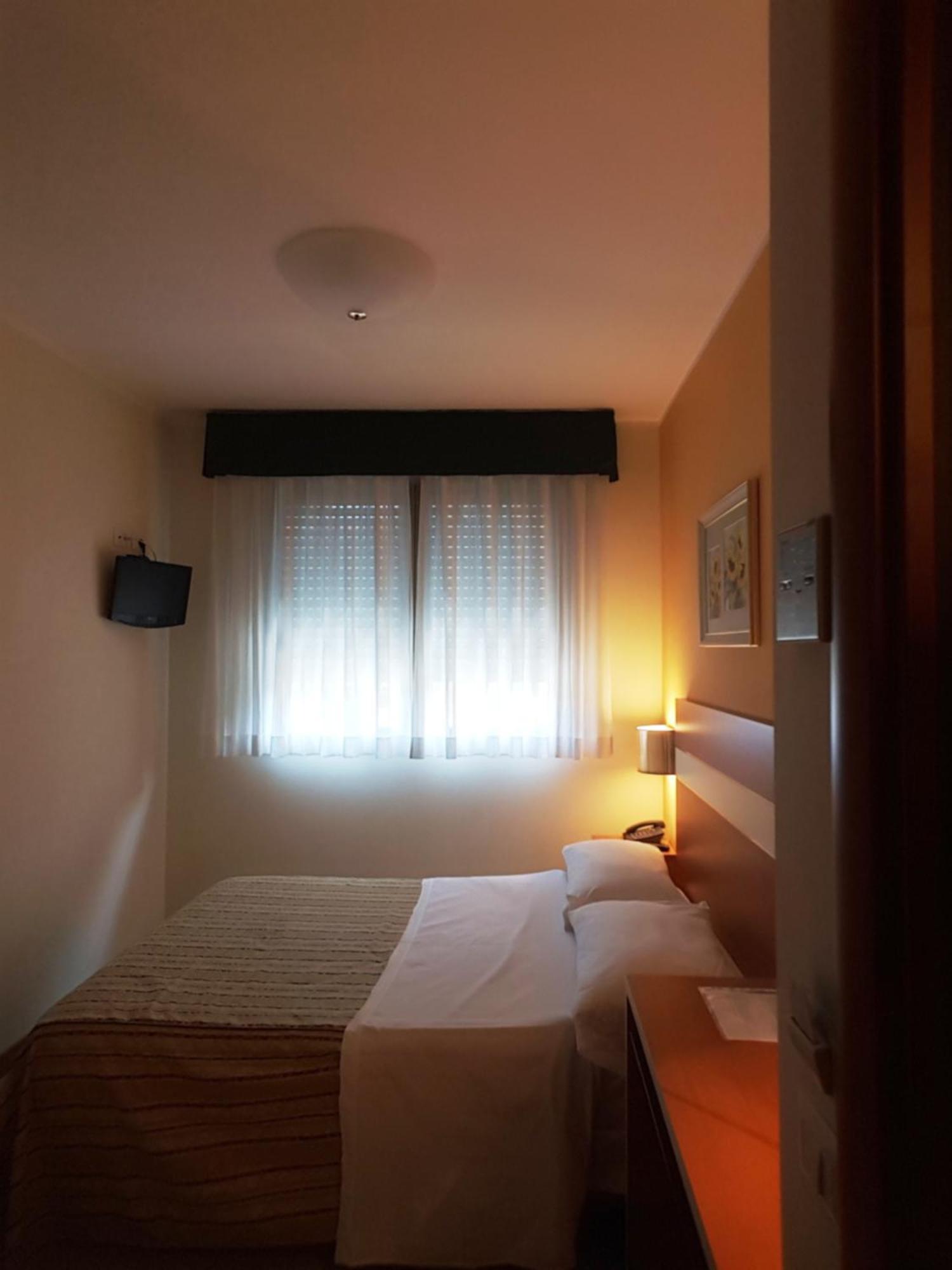 Hotel Gf Cesano Boscone Ngoại thất bức ảnh