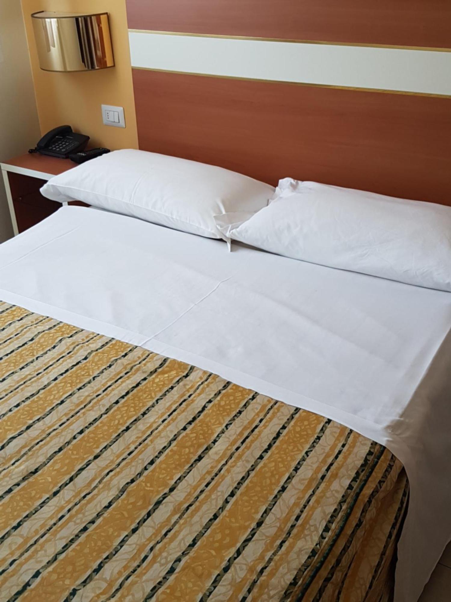 Hotel Gf Cesano Boscone Ngoại thất bức ảnh