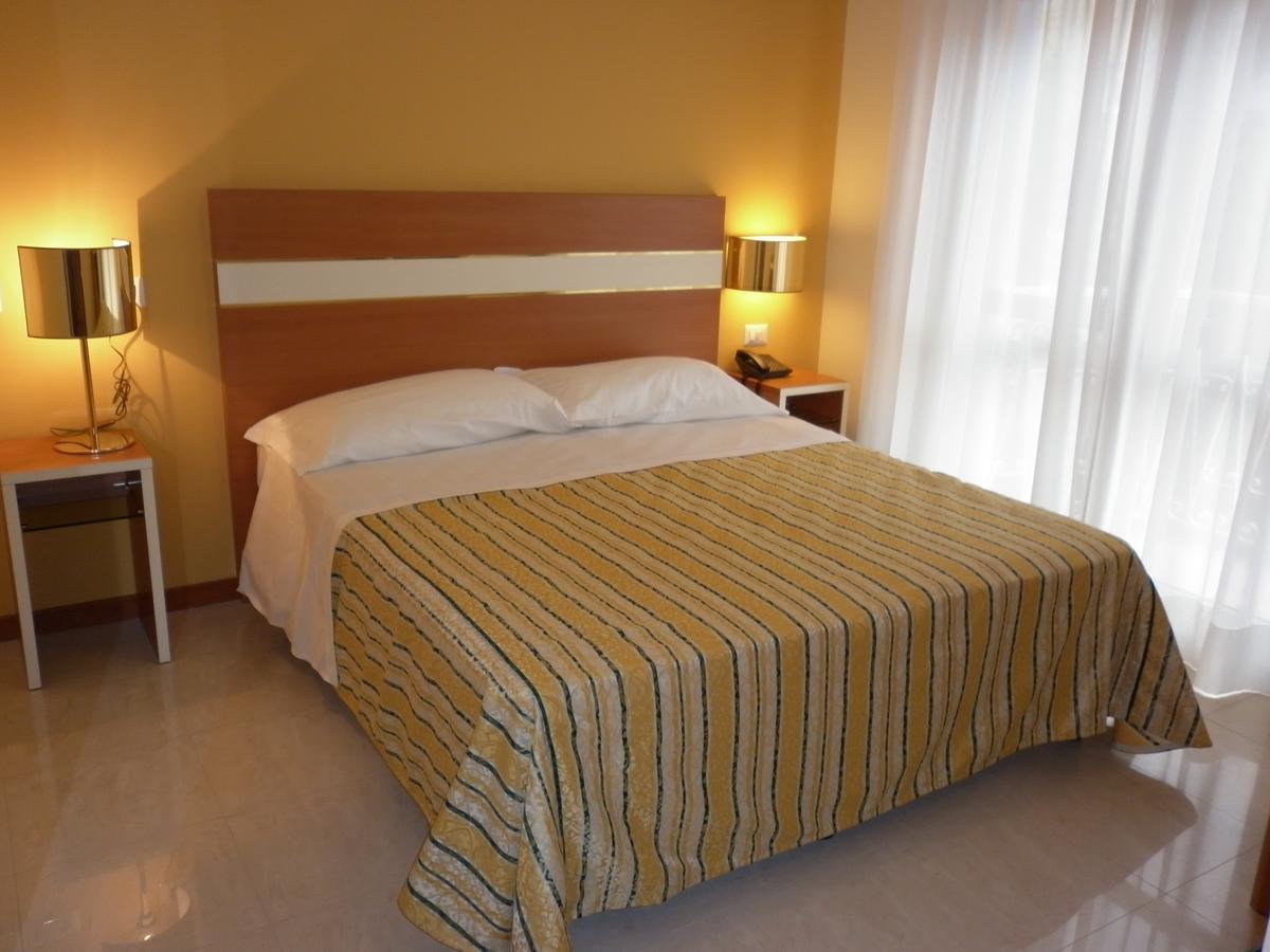Hotel Gf Cesano Boscone Ngoại thất bức ảnh