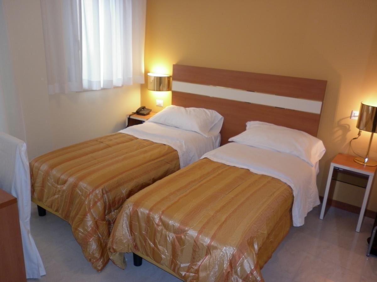 Hotel Gf Cesano Boscone Ngoại thất bức ảnh
