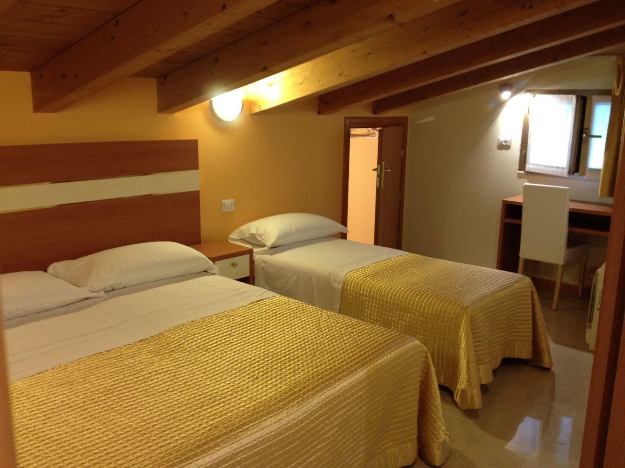 Hotel Gf Cesano Boscone Ngoại thất bức ảnh