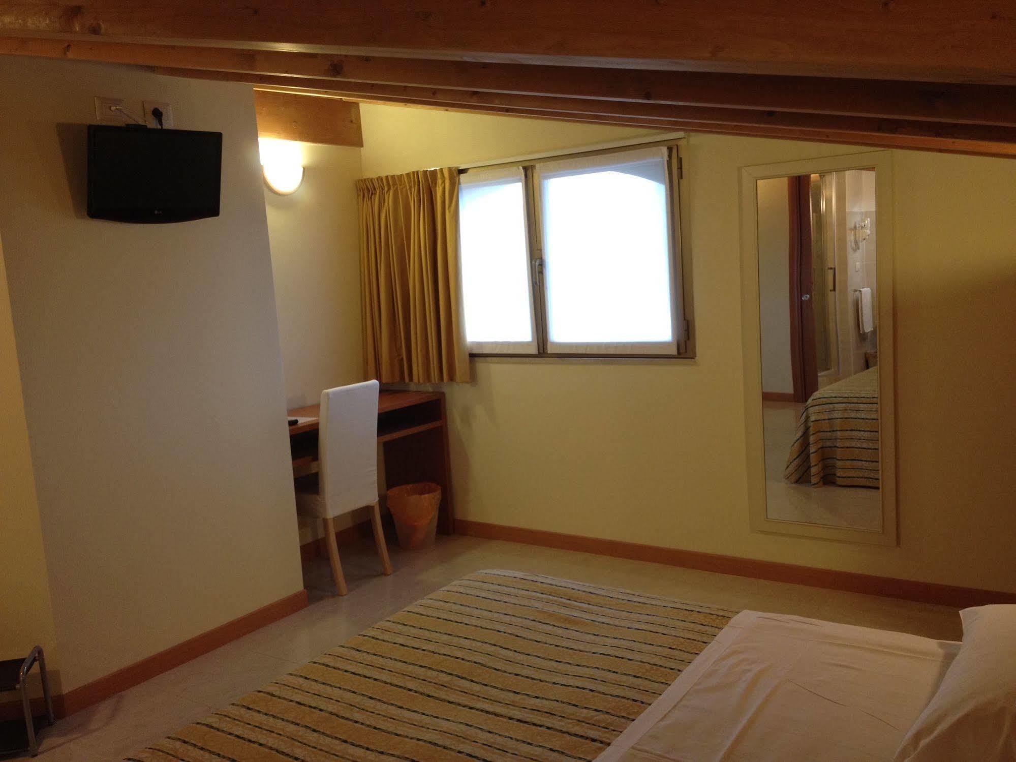 Hotel Gf Cesano Boscone Ngoại thất bức ảnh
