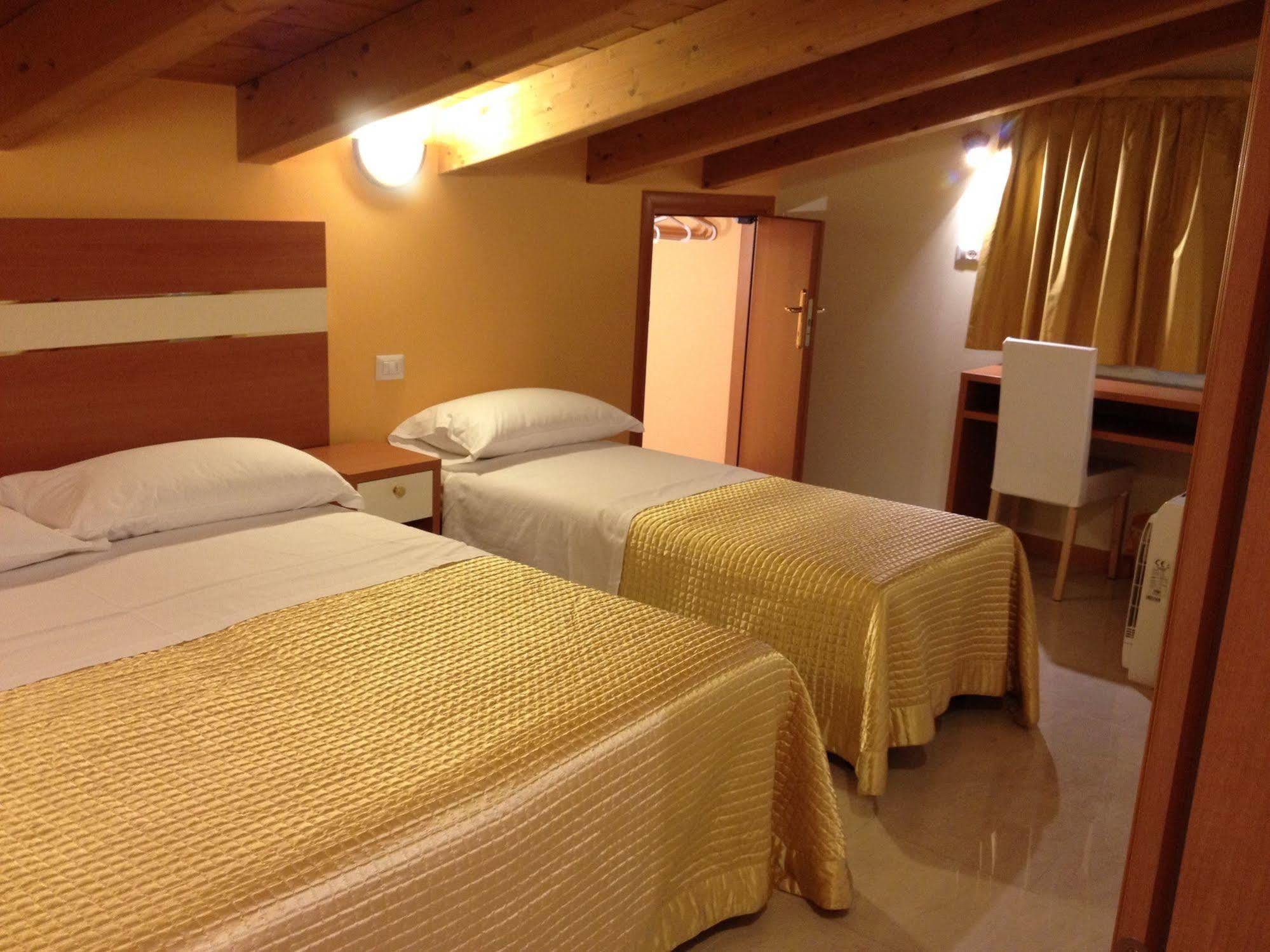 Hotel Gf Cesano Boscone Ngoại thất bức ảnh