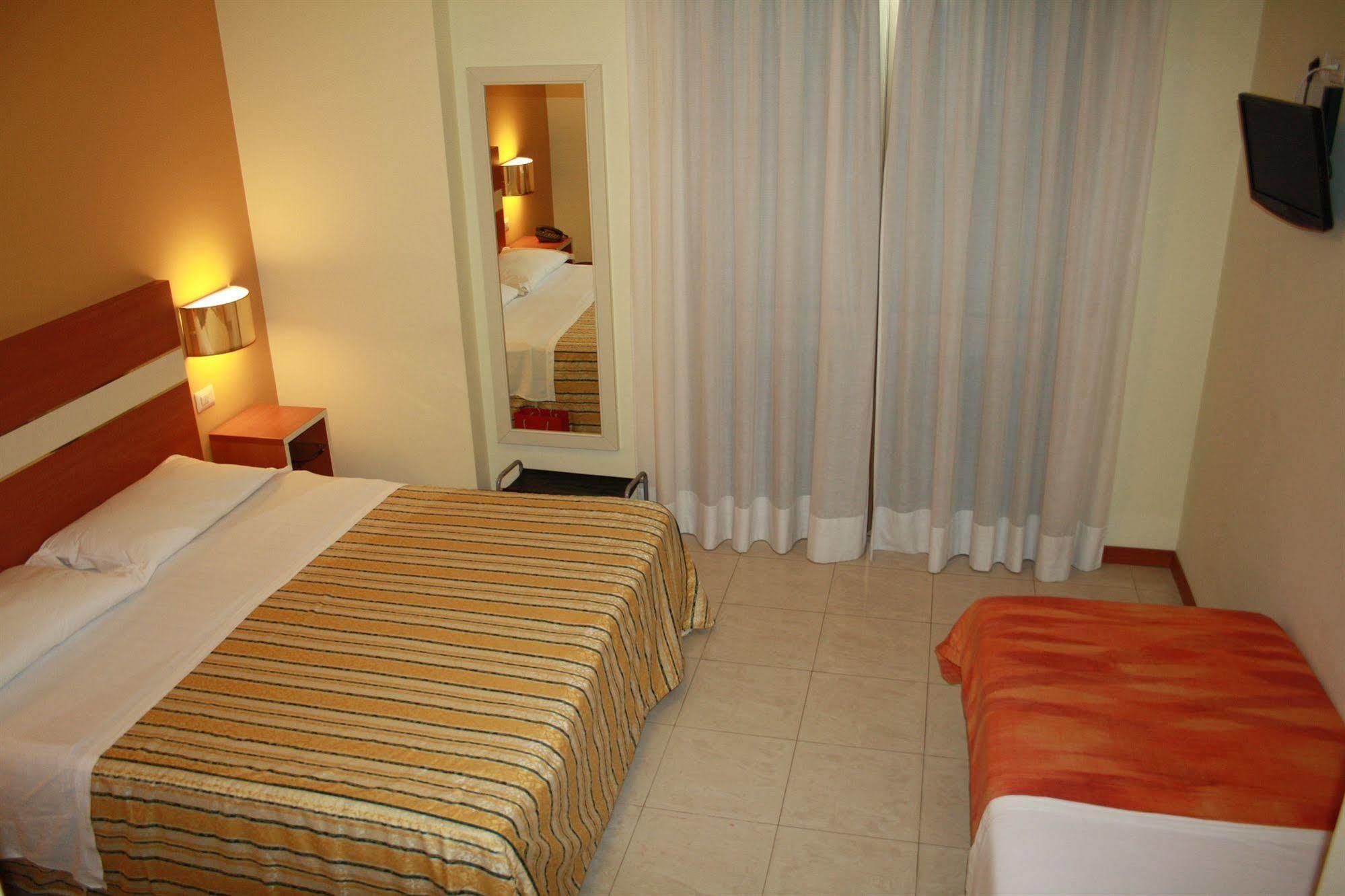 Hotel Gf Cesano Boscone Ngoại thất bức ảnh